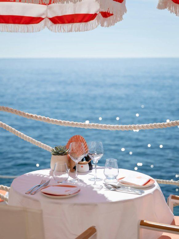 La Mome Table
